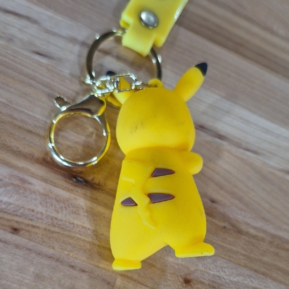 Light Up PIKACHU Keychain - Picture 5 of 5